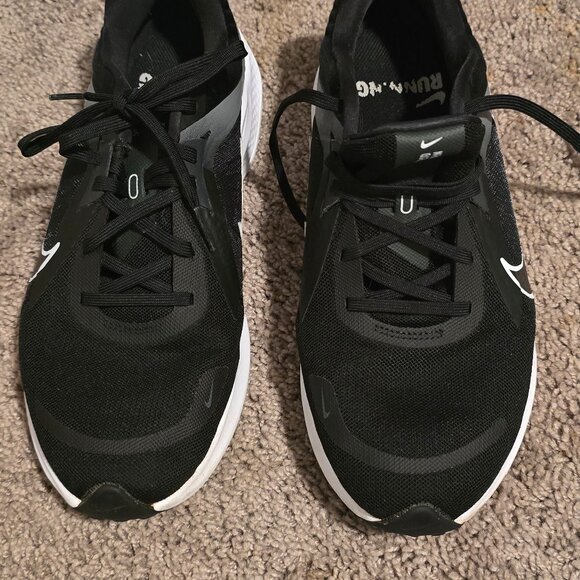 Nike Mens Size 9.5 Athletic Black shoes - Picture 4 of 4